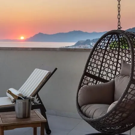 Luxury Penthouse - Views, Hot Tub & Pool Appartamento