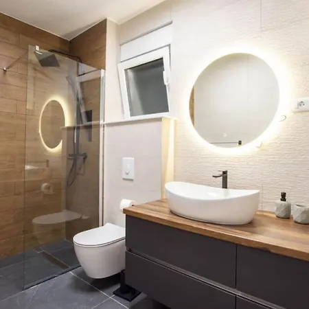 Appartamento Luxury Penthouse - Views, Hot Tub & Pool Makarska
