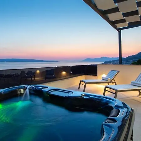 Luxury Penthouse - Views, Hot Tub & Pool Appartamento