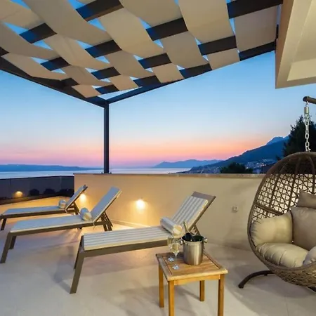 Luxury Penthouse - Views, Hot Tub & Pool Appartamento Makarska