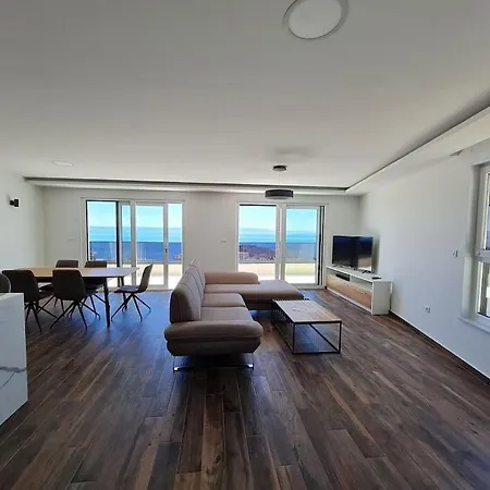 Appartamento Luxury Penthouse - Views, Hot Tub & Pool Makarska