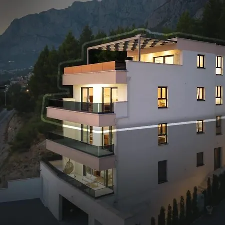 Luxury Penthouse - Views, Hot Tub & Pool Apartment Makarska