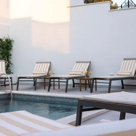 Luxury Penthouse - Views, Hot Tub & Pool Apartment